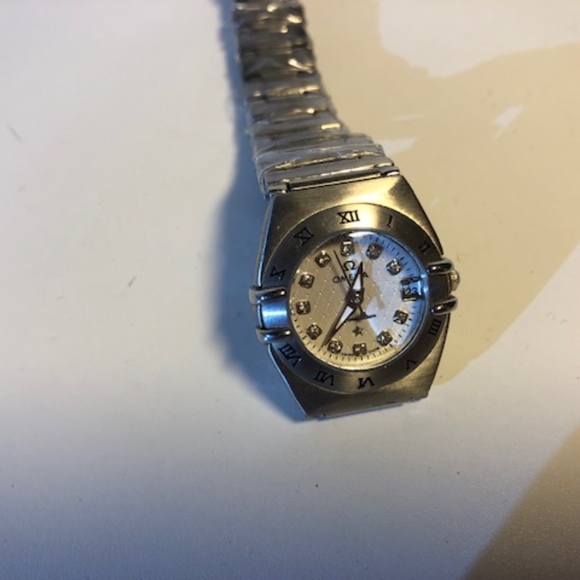 Stainless steel ladies watch, with diamonds